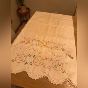 Vintage Hand Embroidered Pillowcases Set Of 2 with Crocheted Edge